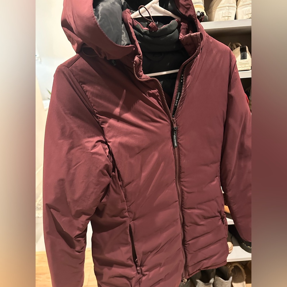 Canada Goose Ellison packable down hooded jacket. Size small. Color- elderberry